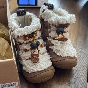 UGG Kids Boots in Cream and Brown